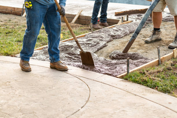 Best Concrete sidewalk installation  in Freeland, WA